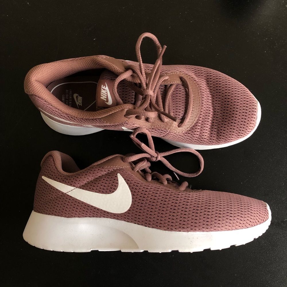 Nike Tanjun shoes